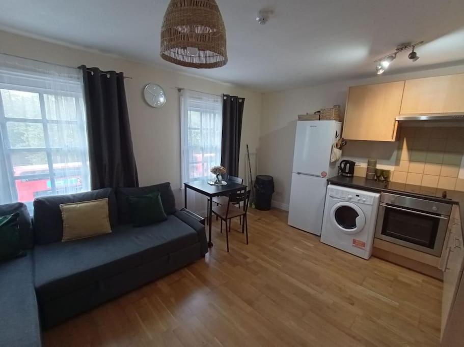 1- Bedroom Flat In London, Sleeps 4, Good Transport Link Eksteriør bilde
