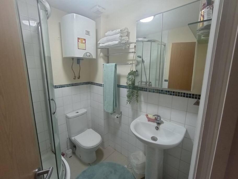1- Bedroom Flat In London, Sleeps 4, Good Transport Link Eksteriør bilde